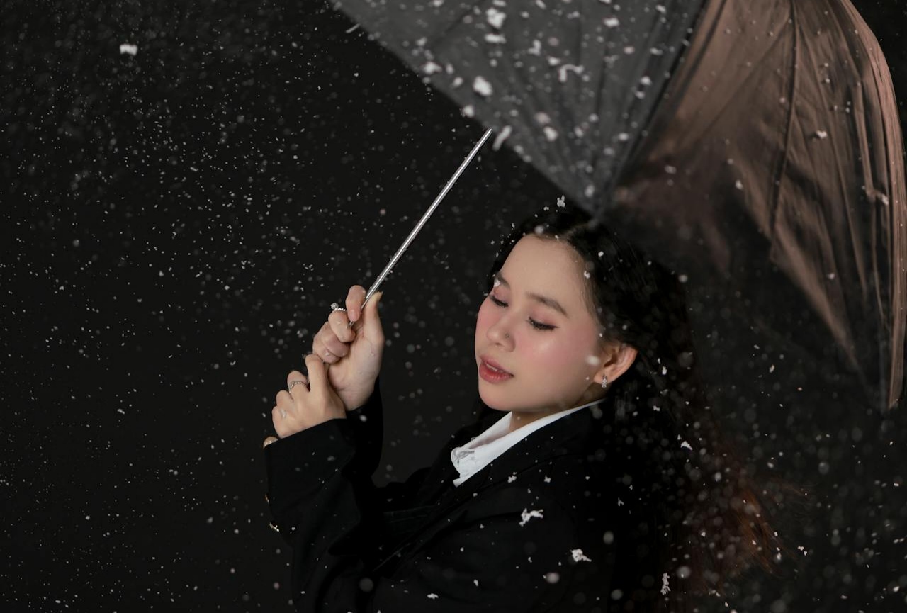 ☂️ 暗调 JK 情绪感｜黑伞与碎雪｜自带故事感的清冷少女