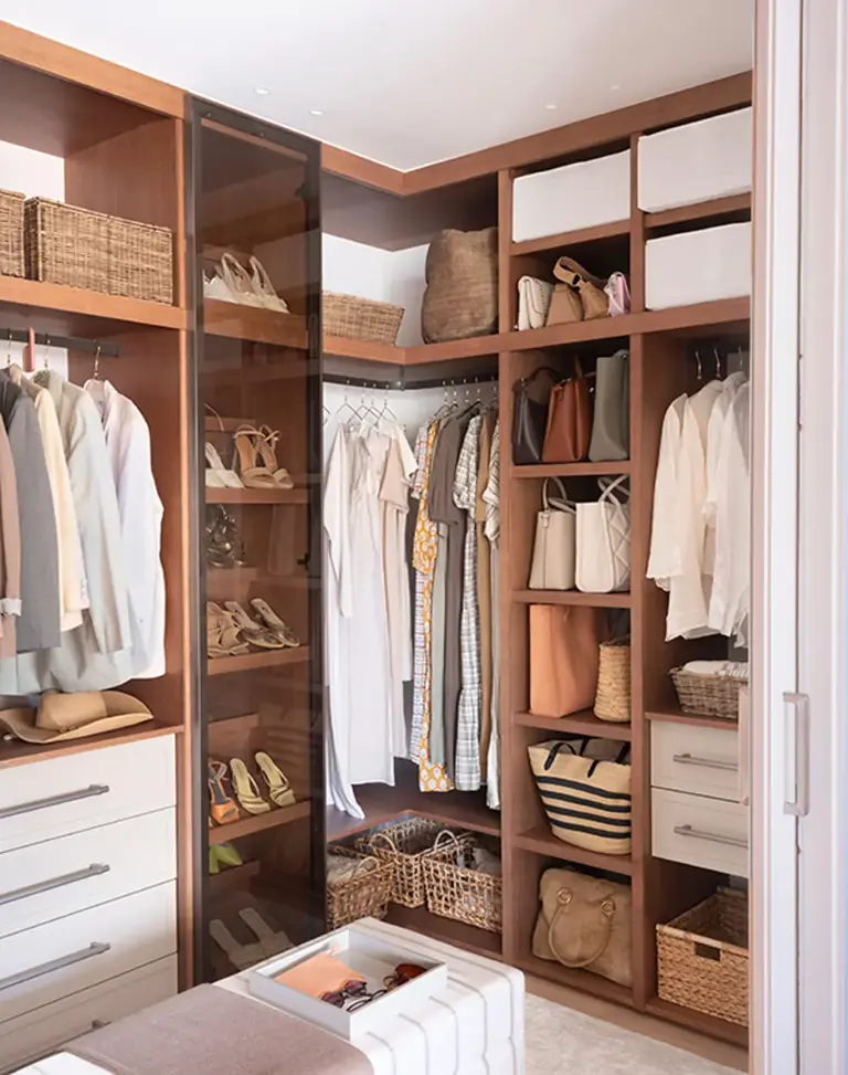 Cómo ordenar la ropa y qué debemos priorizar cuando tenemos pocos cajones