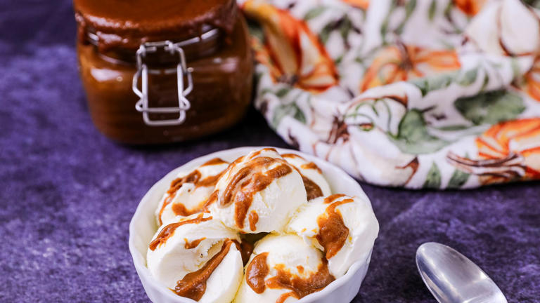 This simple pumpkin sauce tastes like a mellow pumpkin pie, and it's ...
