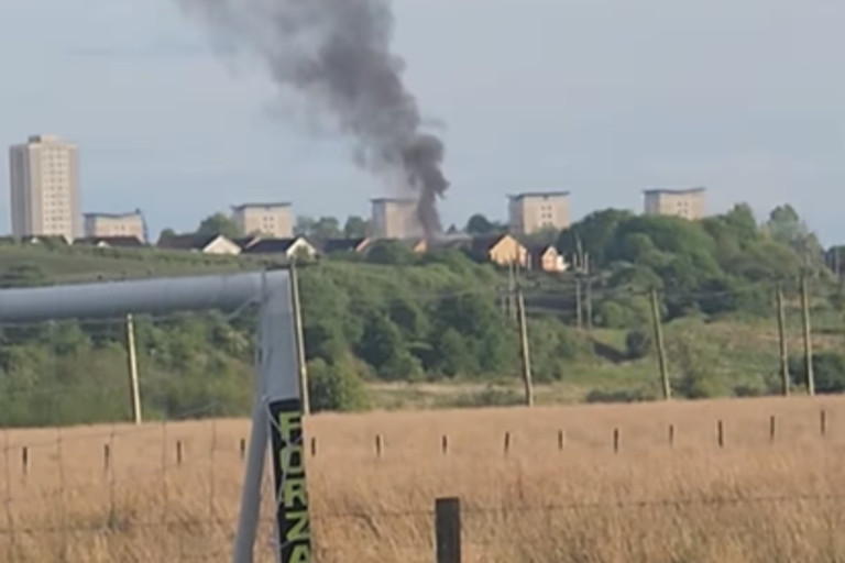 Fire crews battle huge Glasgow blaze as thick smoke seen billowing from ...