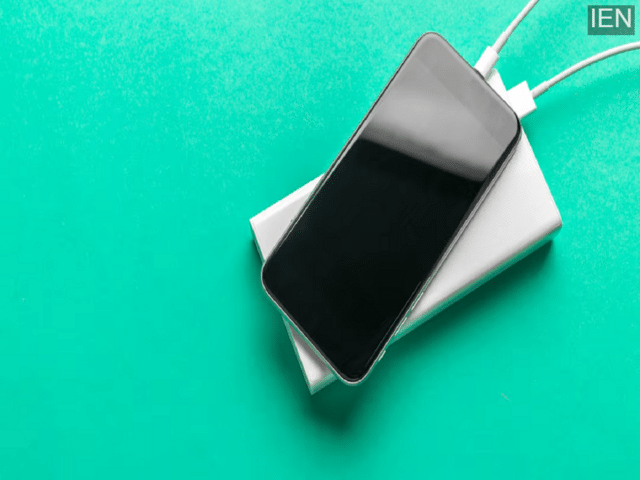 Can you charge your phone with wired and wireless chargers together ...