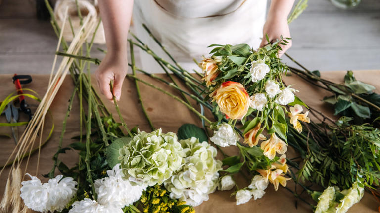 Use old mason jars and a basket to create a gorgeous flower display in ...