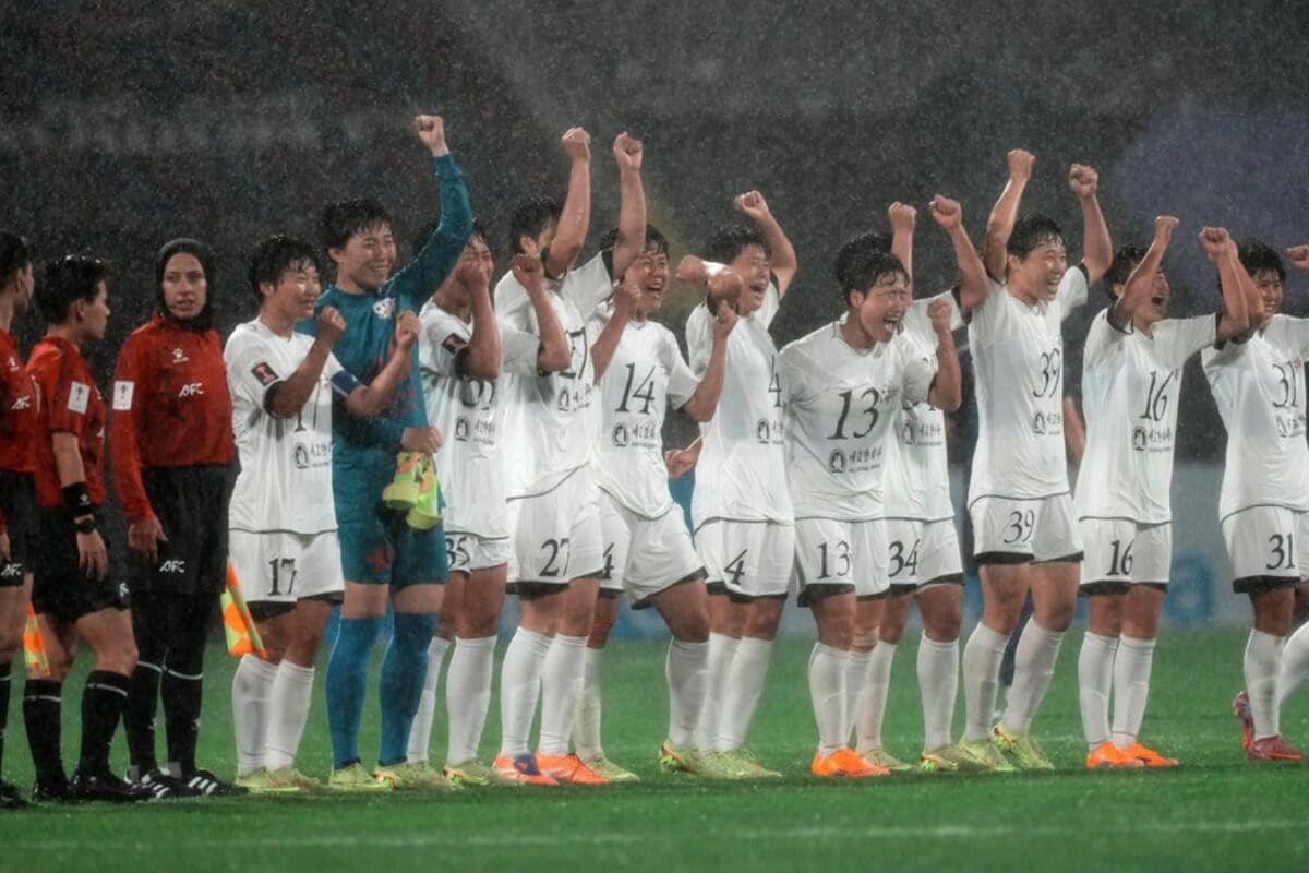 Image for South Korea coach 'hurt' by support for North Korean team after loss in historic clash
