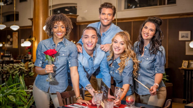 ‘First Dates’ keert online terug in beachclubstijl