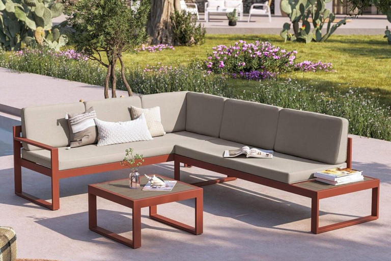 Da giardino anonimo a lounge esclusiva: la soluzione Deghi che sta ...