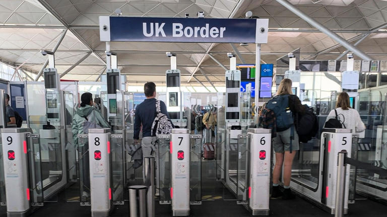 UK net migration drops to 171,000