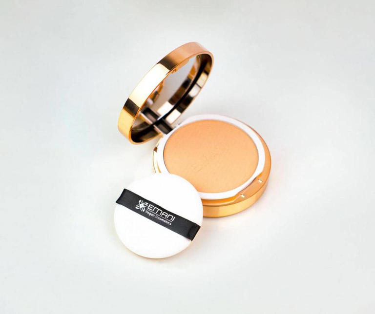 5 perbedaan compact powder dan loose powder, mana andalanmu?