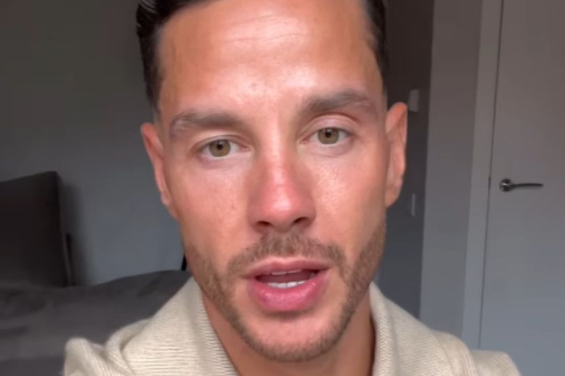 Scott Thomas opens up about 'debilitating' diagnosis with brothers Adam ...