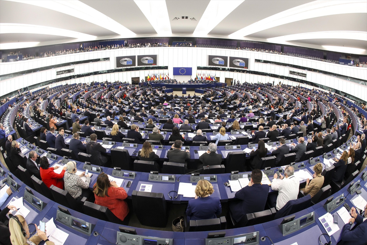 La Eurocámara aprueba el acuerdo arancelario con EE.UU. con cláusulas ...