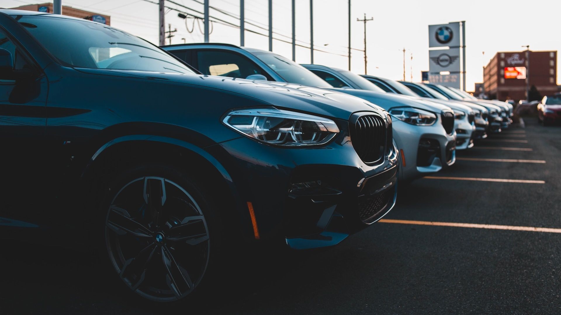 Best time to buy a car: Monthly & seasonal car buying tips