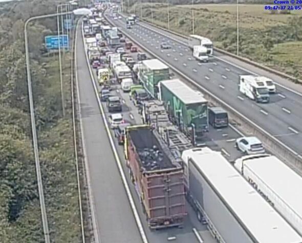 M25 traffic: Chaos on QEII bridge with 75min delays at the Dartford Crossing