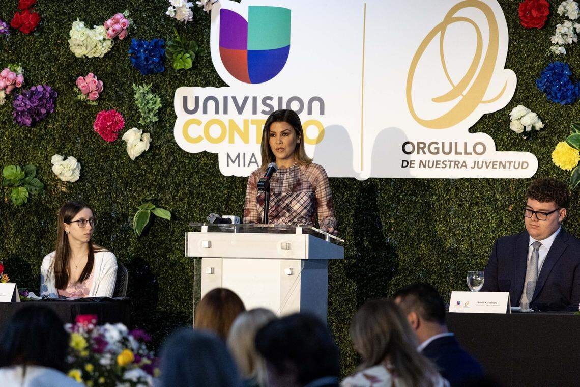 Univision honors 10 ambitious South Florida high school students
