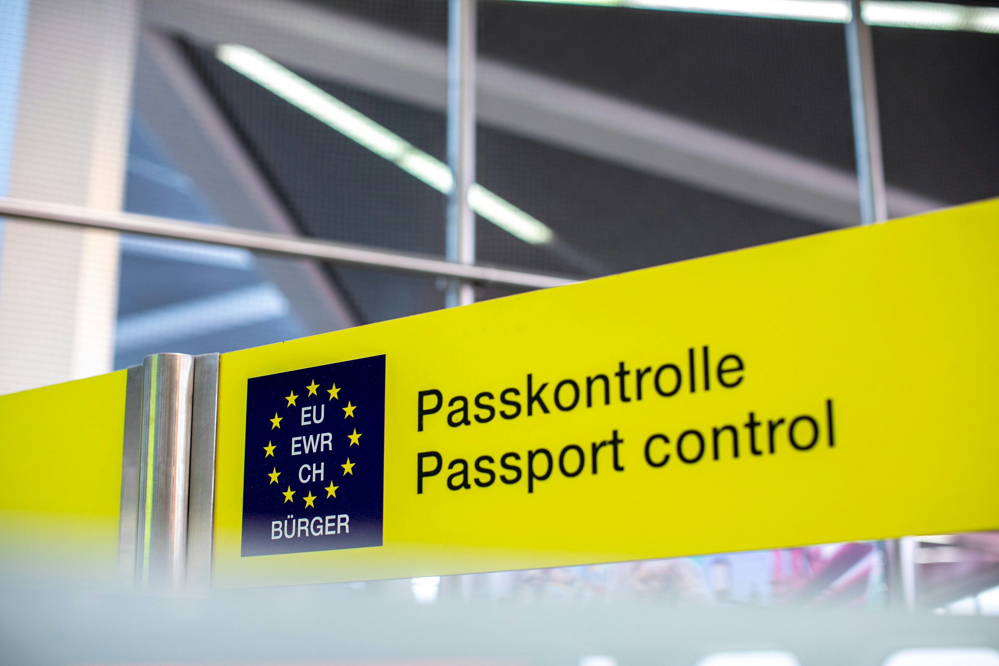 EU's new digital border system: Thousands denied entry after it tracks ...