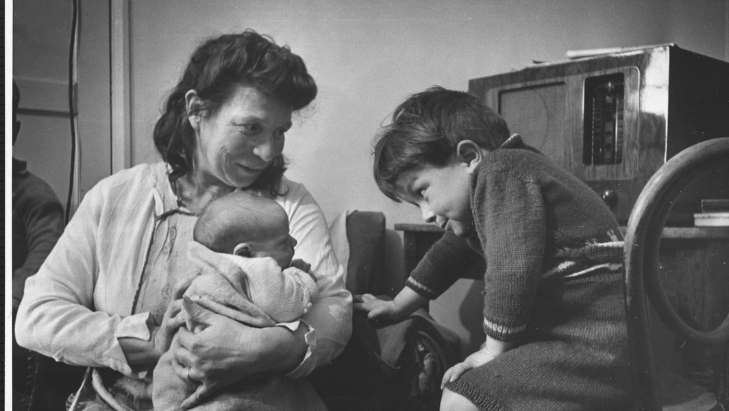 Reports link strict and permissive parenting to lasting harm