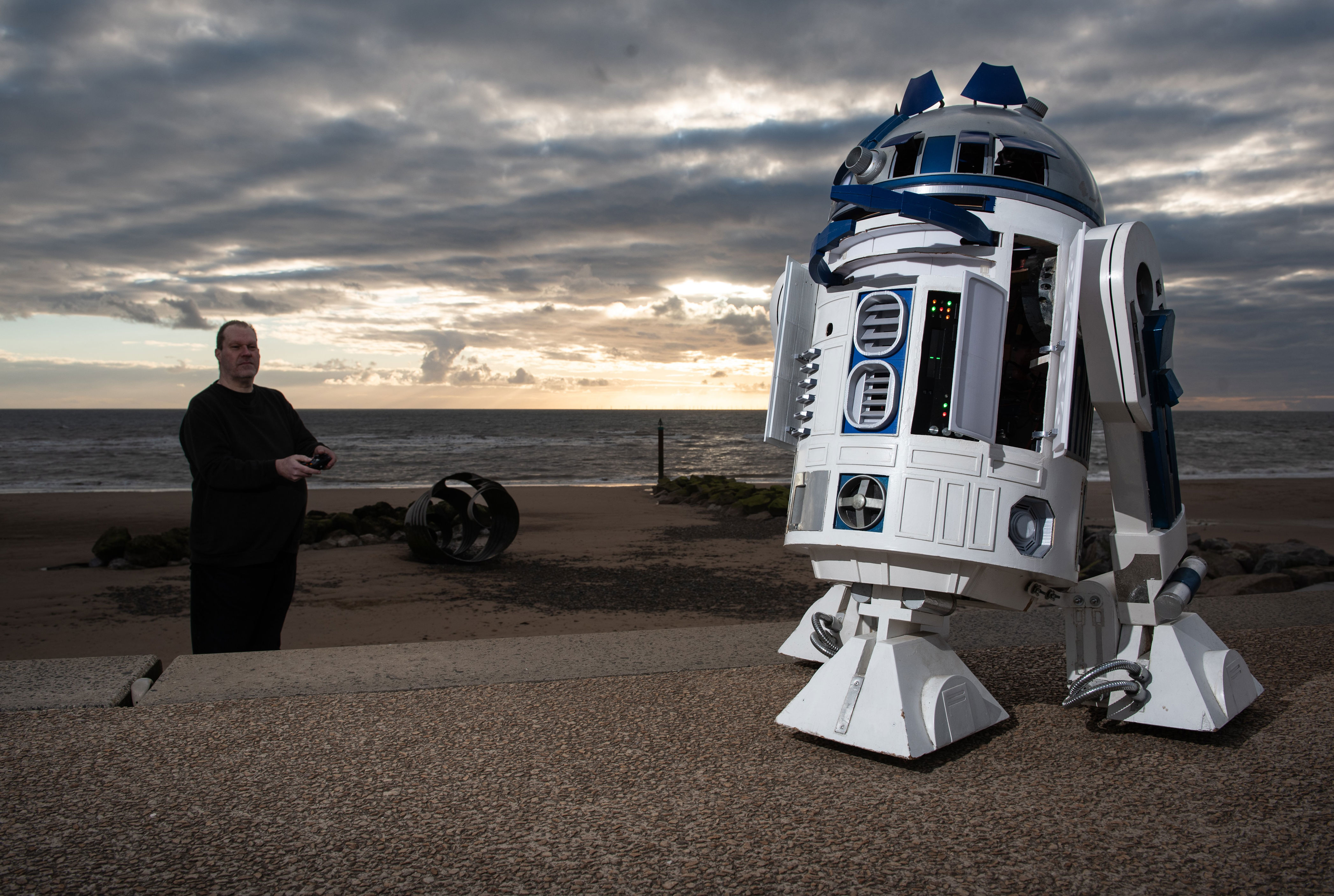 Lancashire Star Wars fan creates fully working R2-D2 replica controlled ...