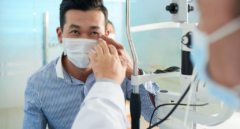 Exame médico, que inclui o de visão, segue obrigatório e impede renovação automática da CNH (Imagem: DragonImages/Envato)