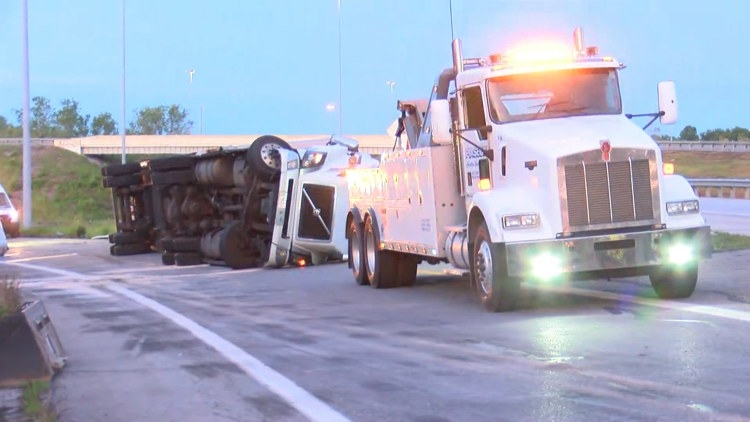Overturned semi shuts down northbound ramp to US 23 in Sylvania