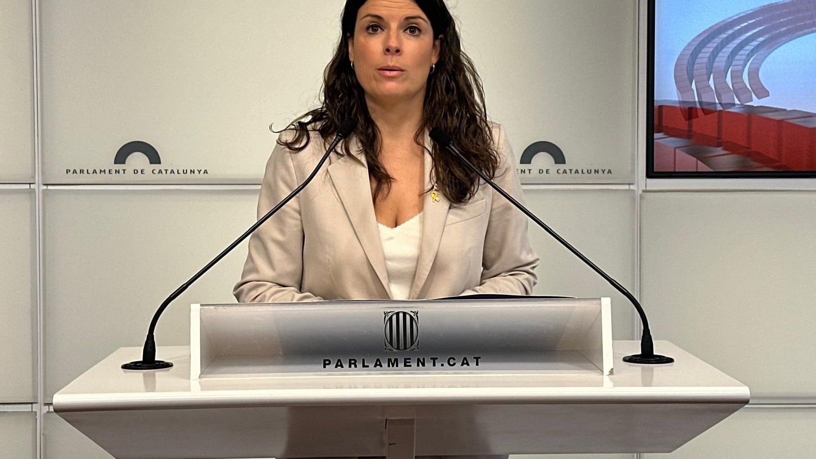 Junts acusa a ERC de ponerle una alfombra roja a Illa con los ...