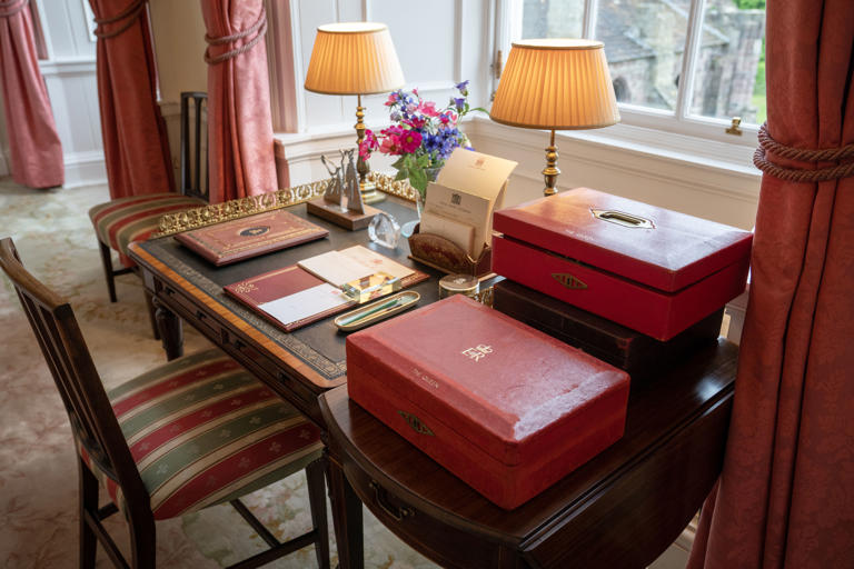 New tour set to give behind the scenes look at Queen's Palace of ...