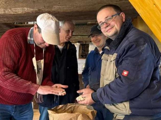 Mühle in Neubruchhausen backt Pizza aus eigenem Bio-Dinkelmehl