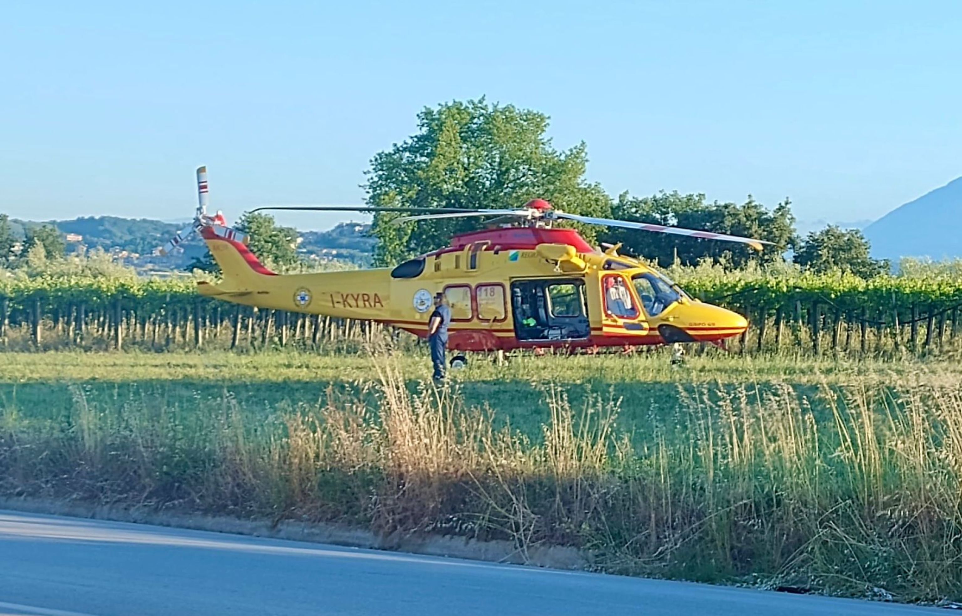 Incidente tra auto e moto sull'autostrada A14, interviene l'elisoccorso