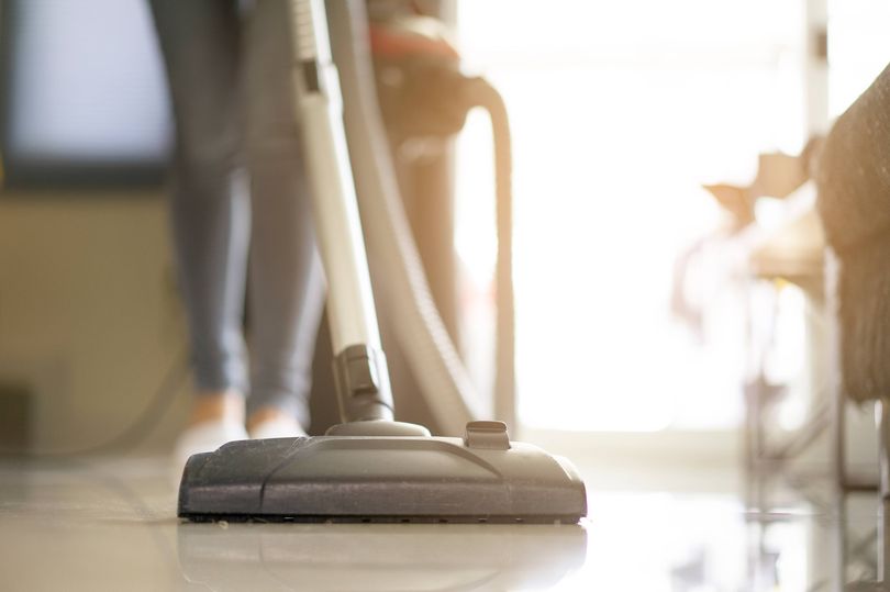 Anyone who owns a vacuum cleaner urged to sprinkle kitchen ingredient ...