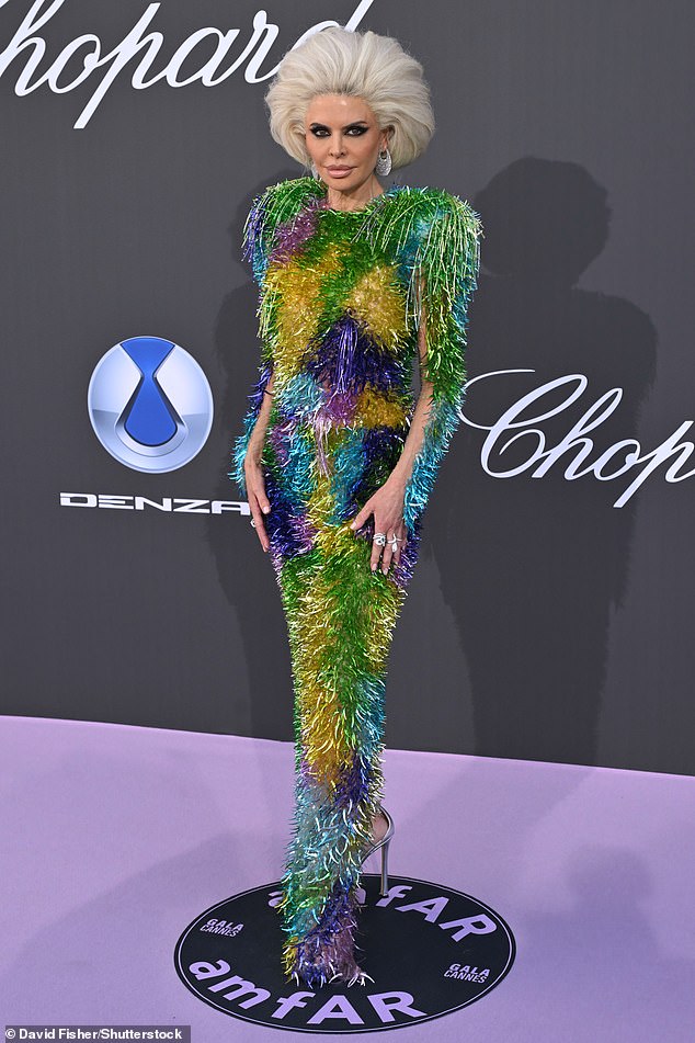 Lisa Rinna debuts hair-raising new look as she arrives at Cannes amfAR ...