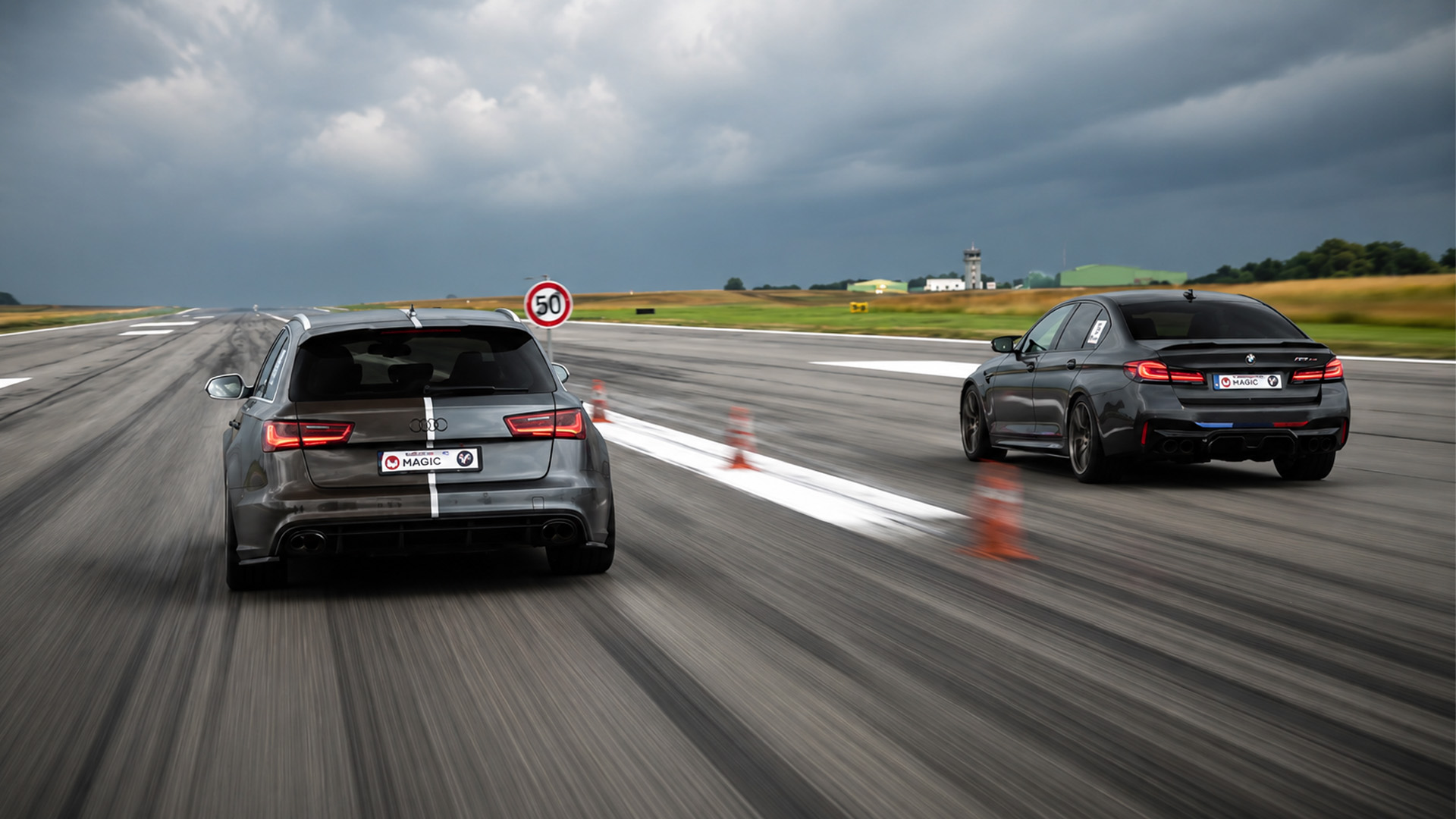 Who pulls ahead in this fast drag race? Audi RS6 Avant or BMW M5?