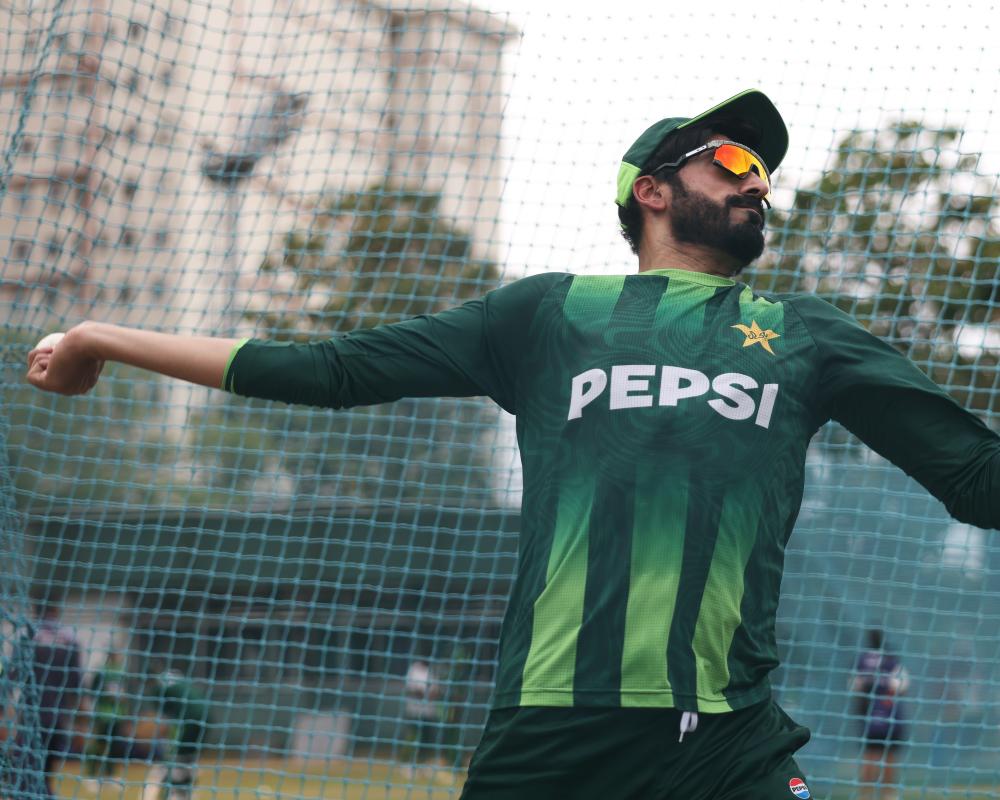 Two elbows in one arm: Bears' Usman Tariq on journey from factory to T20 Blast