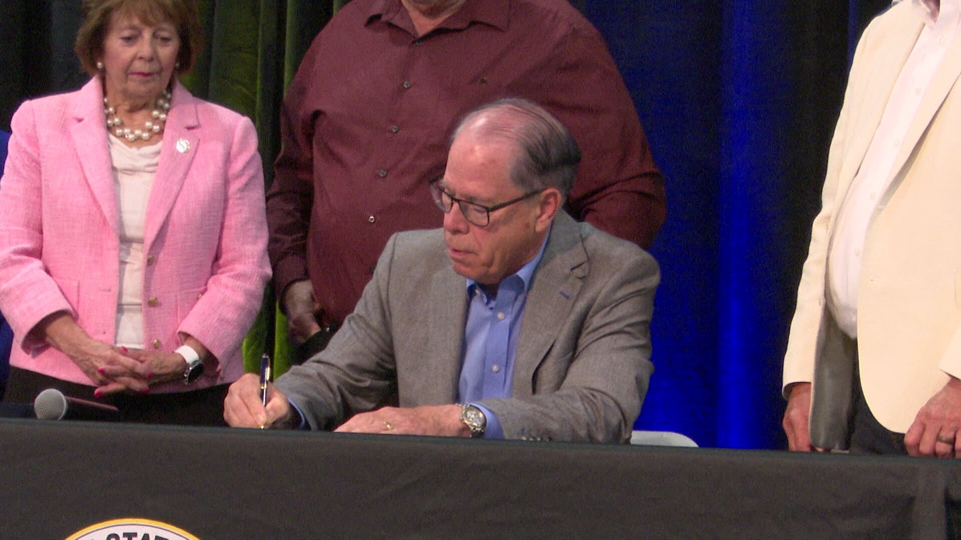 Gov. Mike Braun ceremonially signs RV bill, addresses industry ...