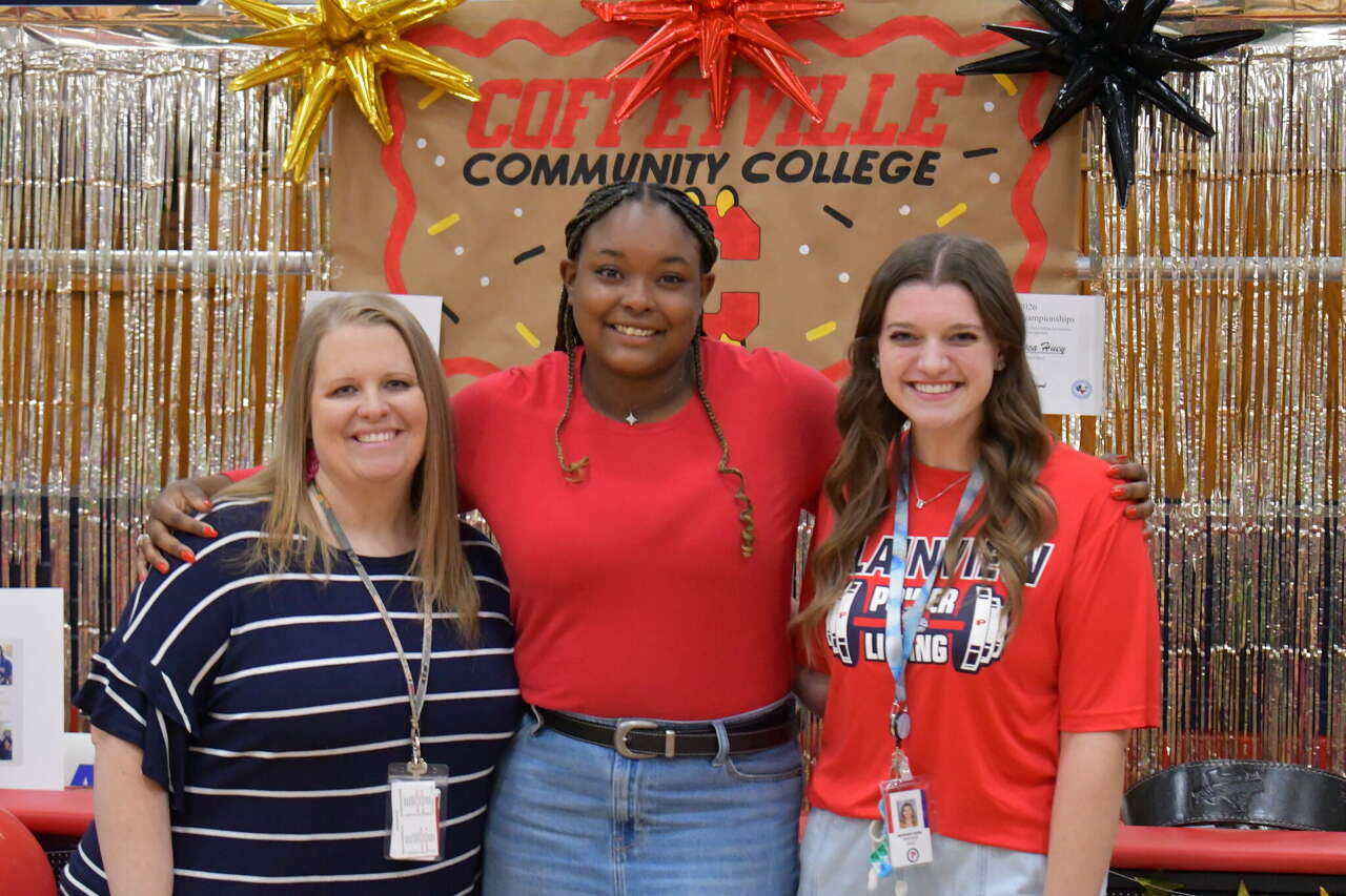 Plainview powerlifter Fancy Huey commits to Coffeyville