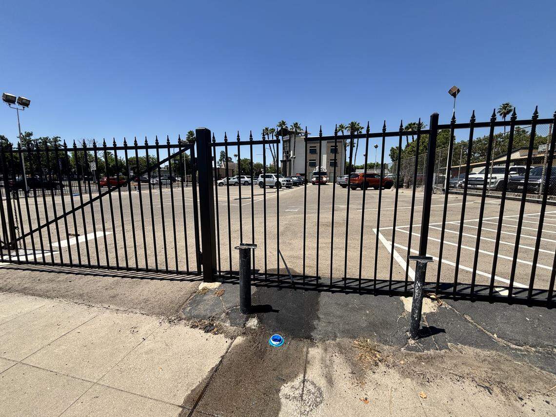 Woman impaled on fence after fleeing EMS crews in Fresno, authorities say