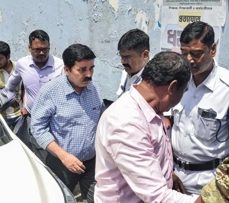 Kolkata Police terminates tenure of DCP Santanu Sinha Biswas