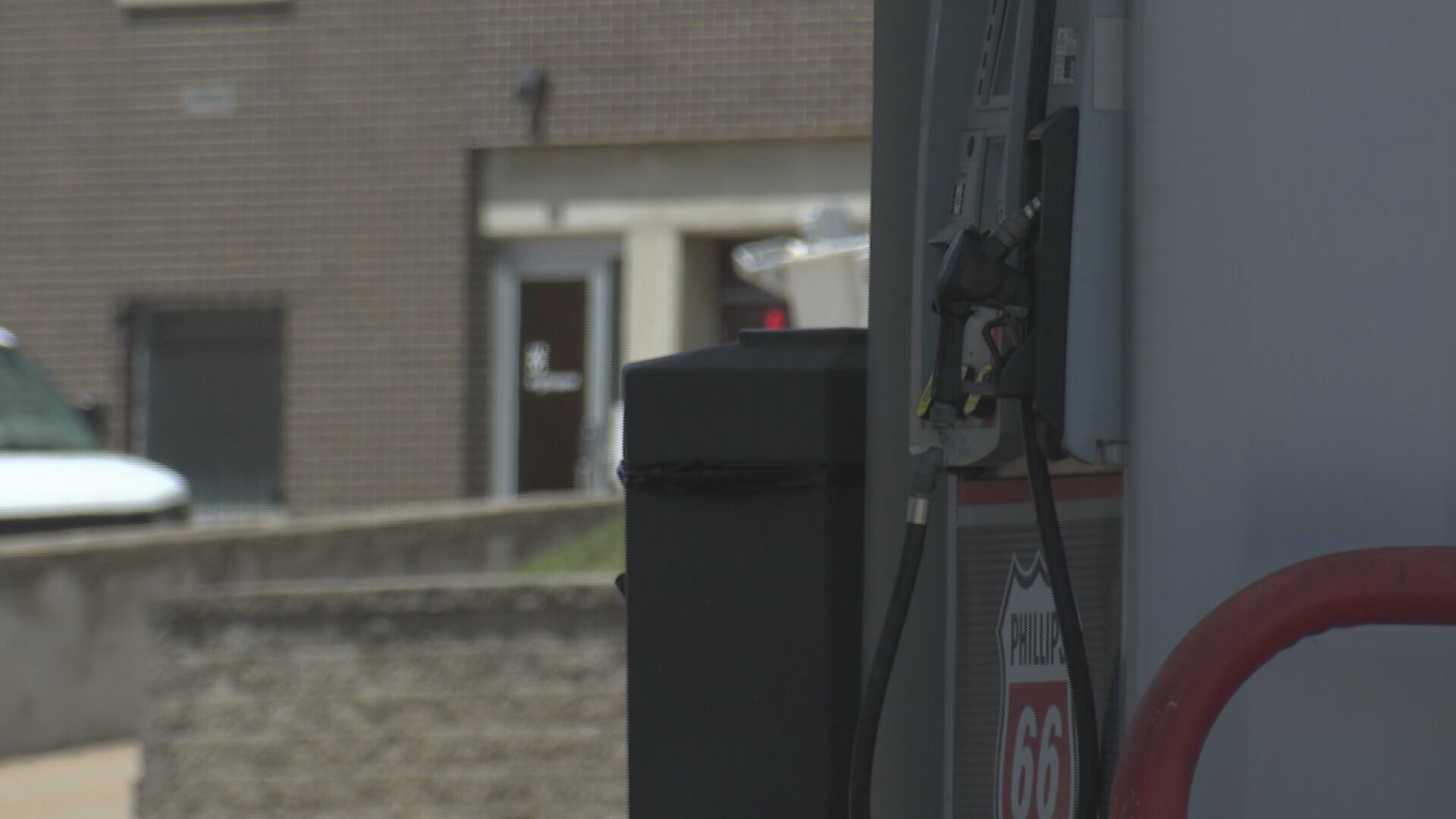 Missouri lawmaker pushes for gas tax suspension as prices top $4 per gallon