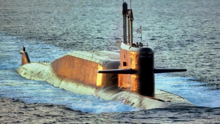 A Russian Delta IV submarine caught fire with 16 nuclear missiles ...