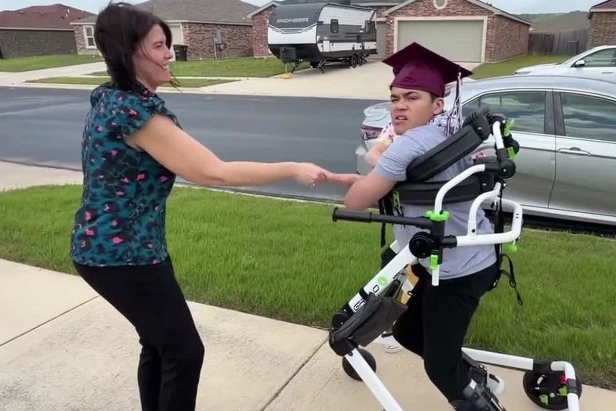 Teen with cerebral palsy will get to walk at graduation after school ...