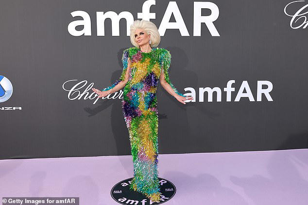 Lisa Rinna debuts hair-raising new look as she arrives at Cannes amfAR ...