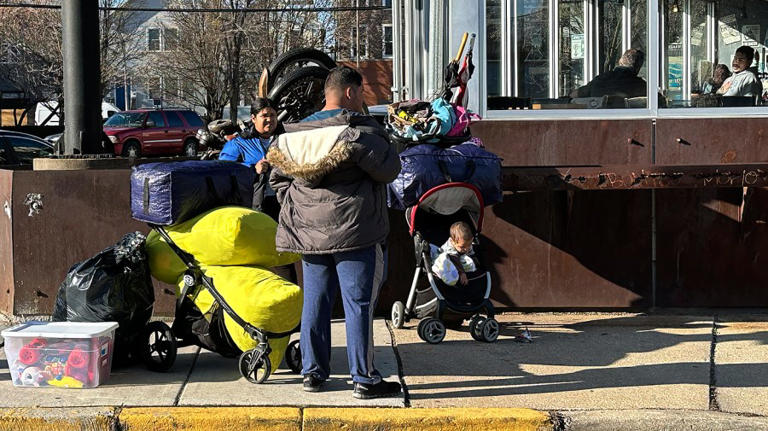 Study links Texas migrant busing program to rise in Latino homelessness ...