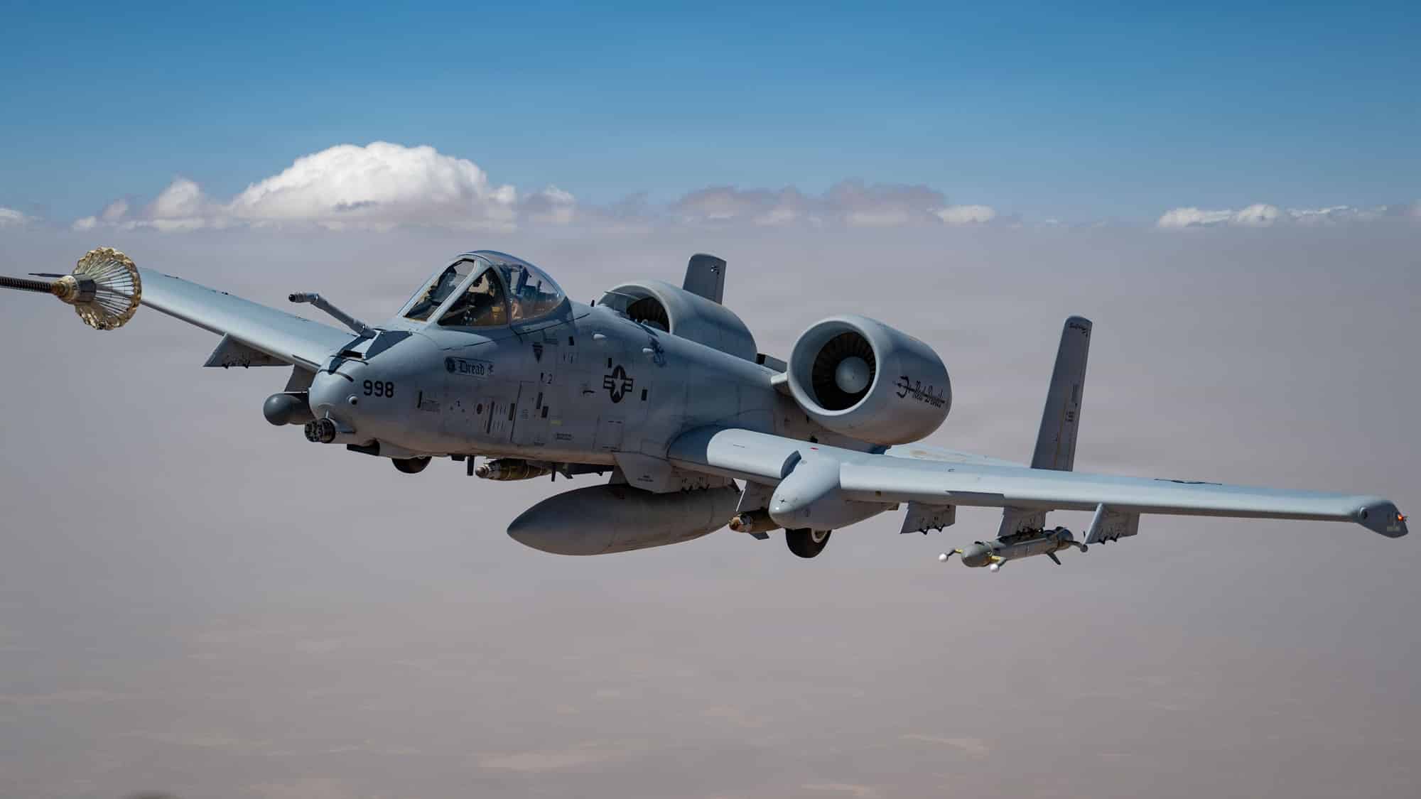 A-10s deployed to the Middle East now flying with new refueling probe ...