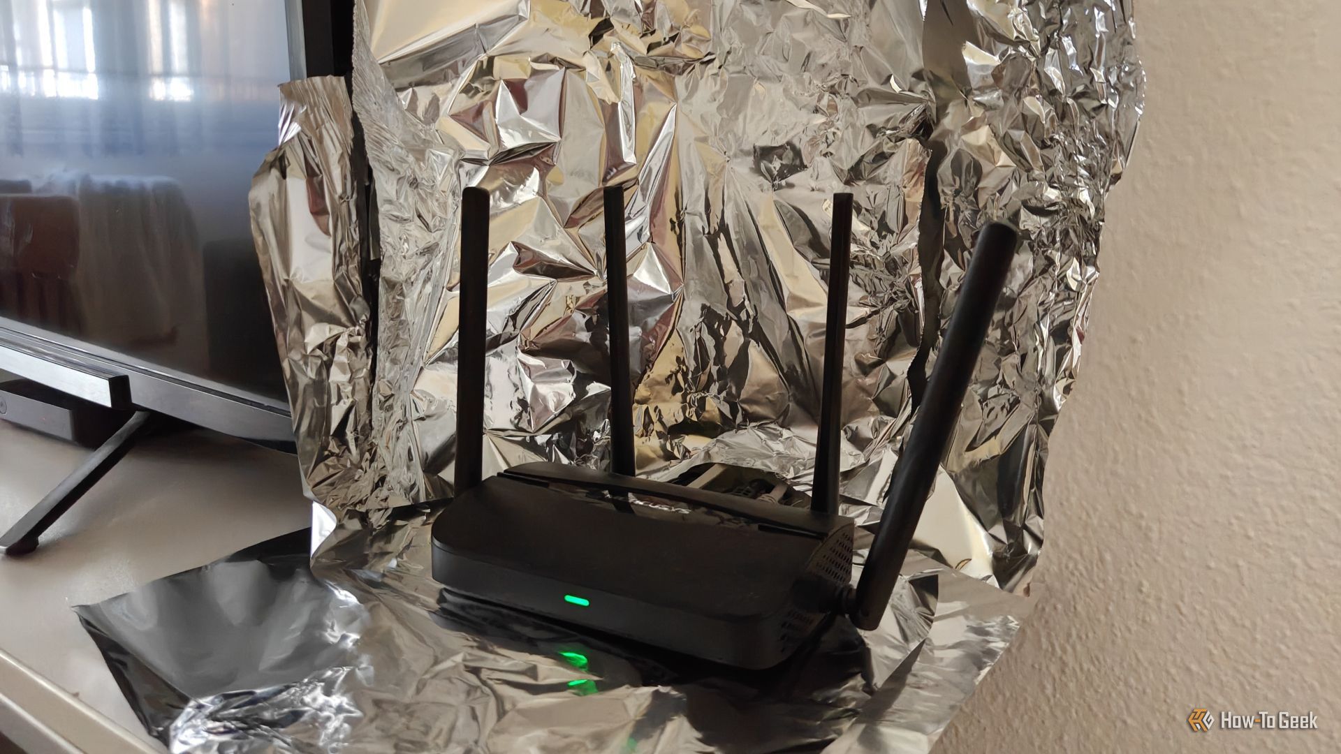 I tested aluminum foil, metal bowls, and antenna extenders on my Wi-Fi ...