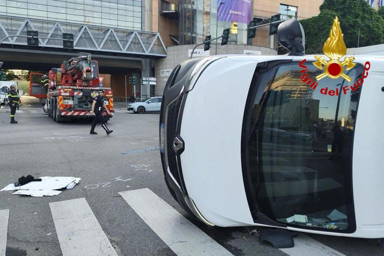 Scontro fra un’auto e un furgone in viale Scarampo: ferito conducente ...