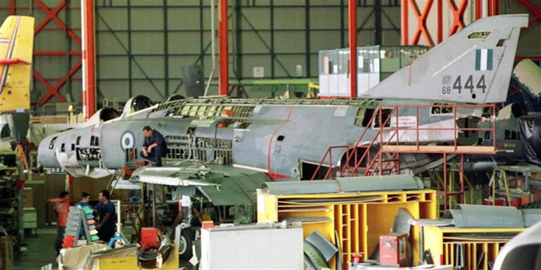 Μνημόνιο συνεργασίας της ΕΑΒ με την Embraer για τα αεροσκάφη C-390