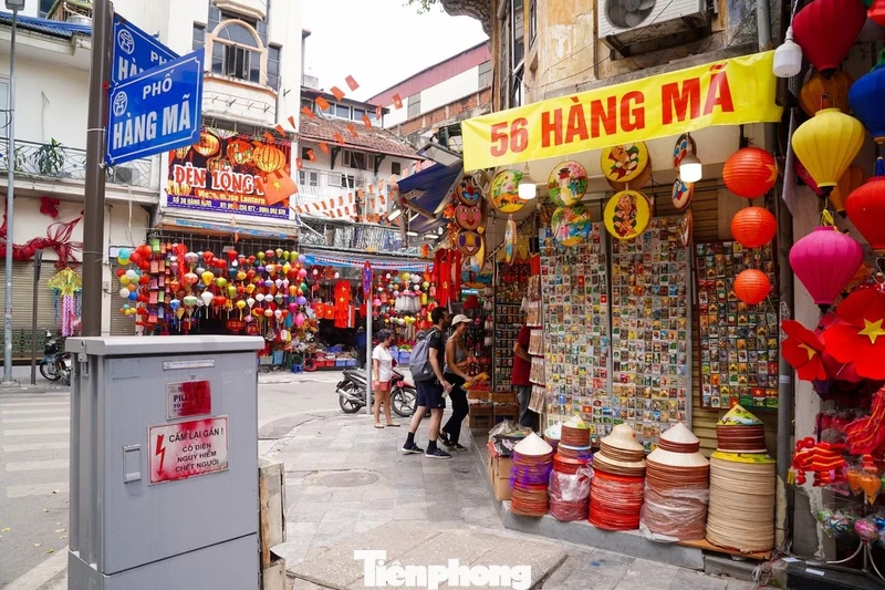 Để vỉa hè Hà Nội không còn là 'điểm nóng' giằng co lợi ích