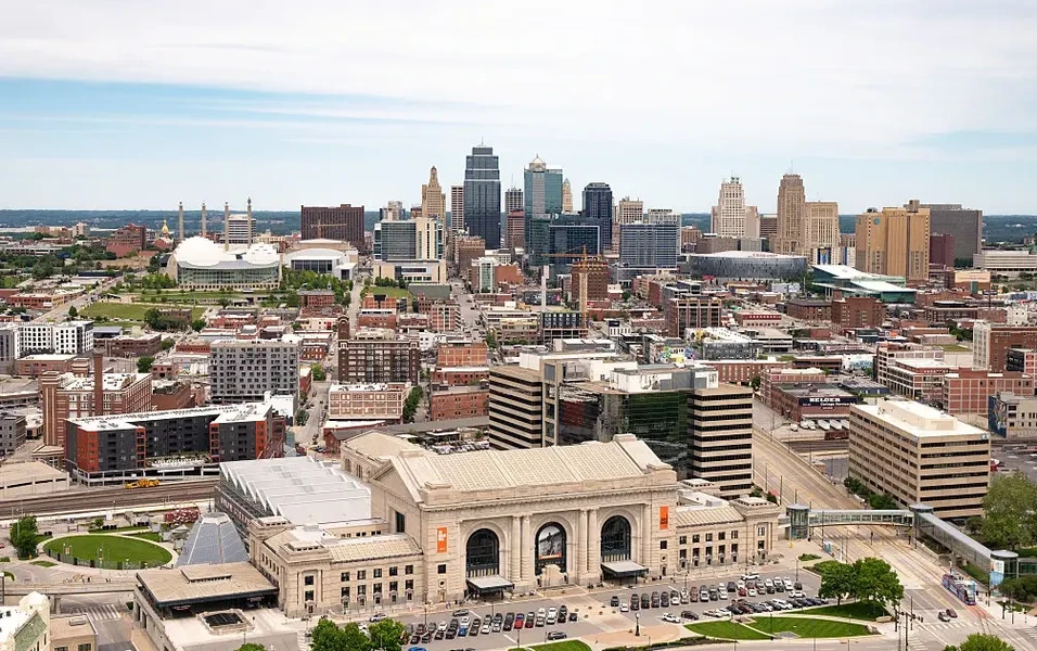 Spring housing market hits 4-year high led by Midwest surge