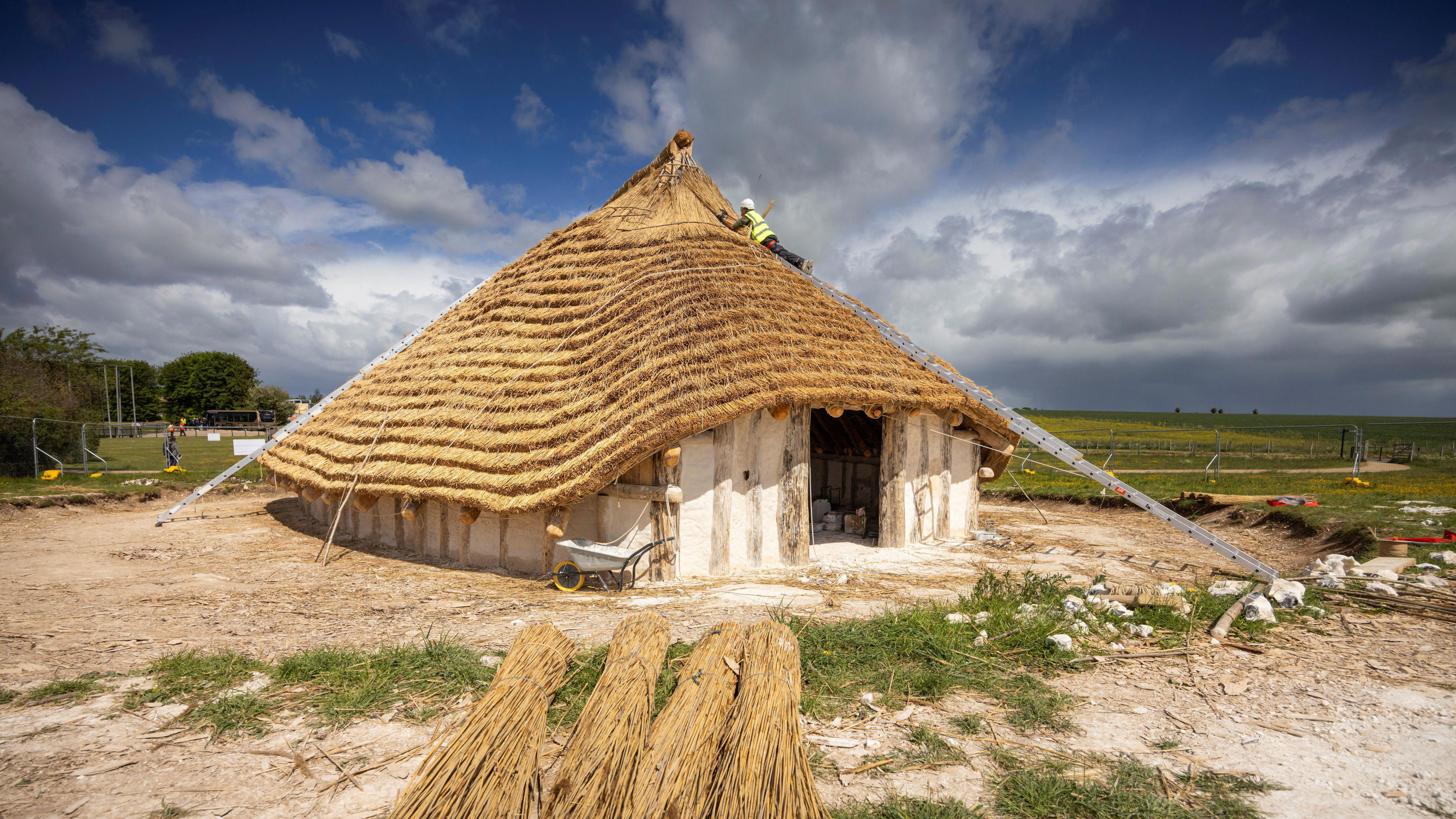 'Epic' Neolithic hall unveiled at Stonehenge