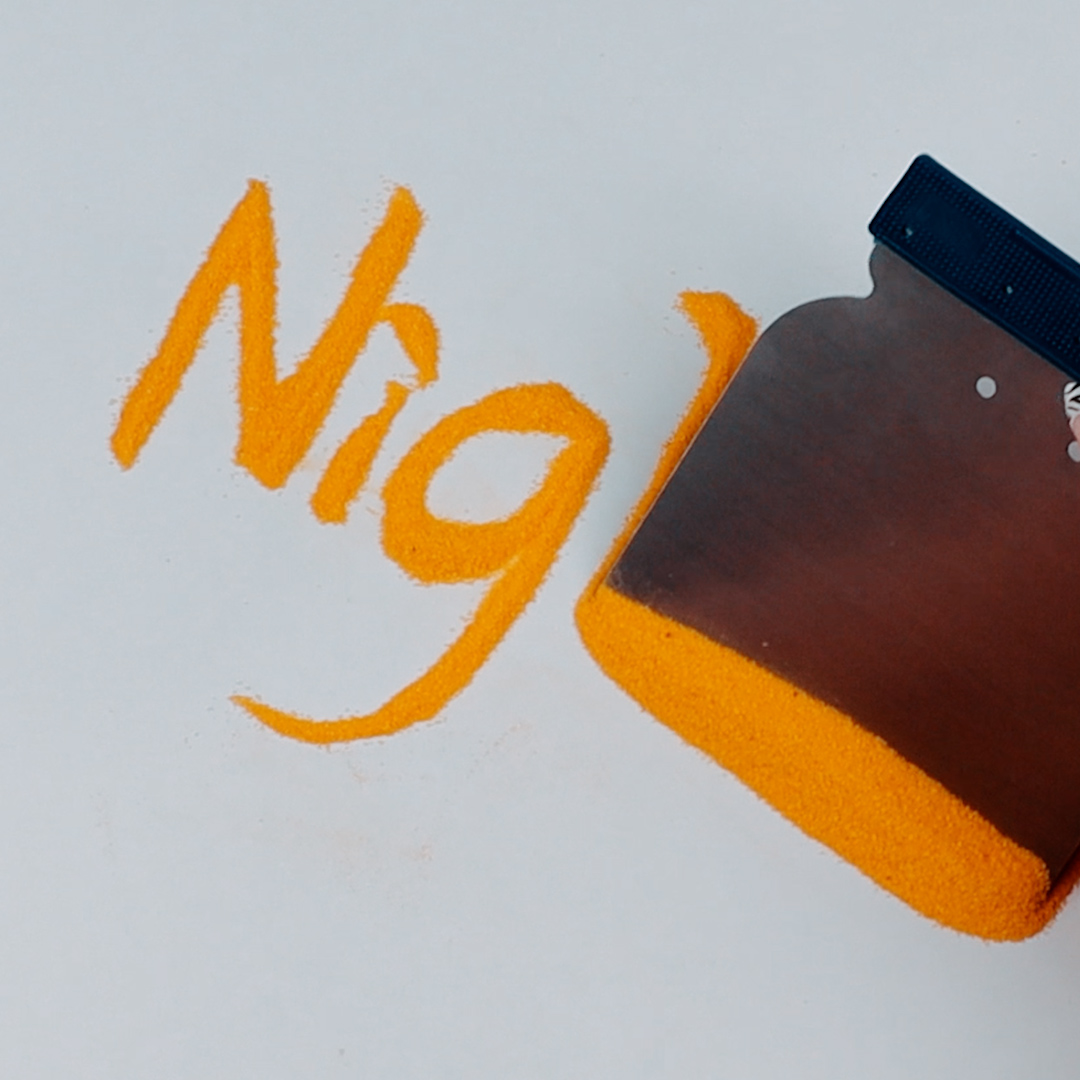 Writing with powder looks unreal ️
