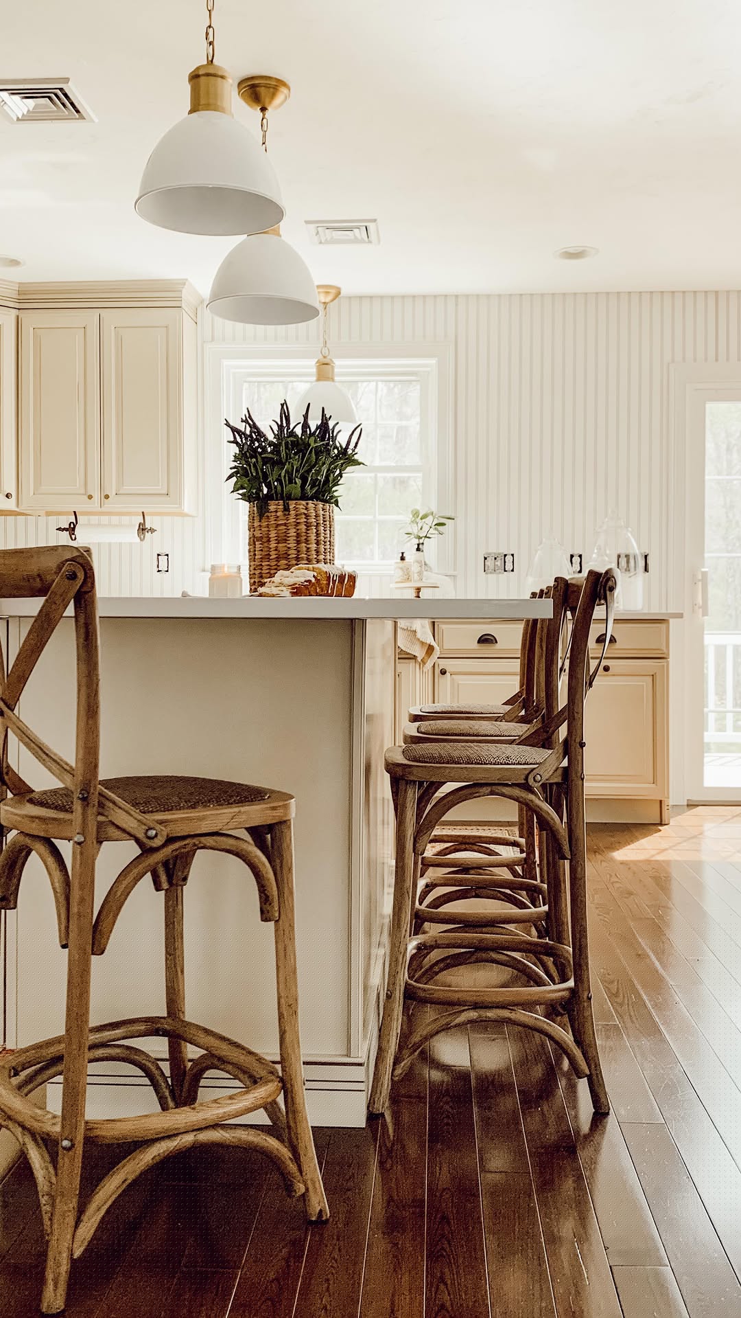 Create a cozy atmosphere with simple decor ideas