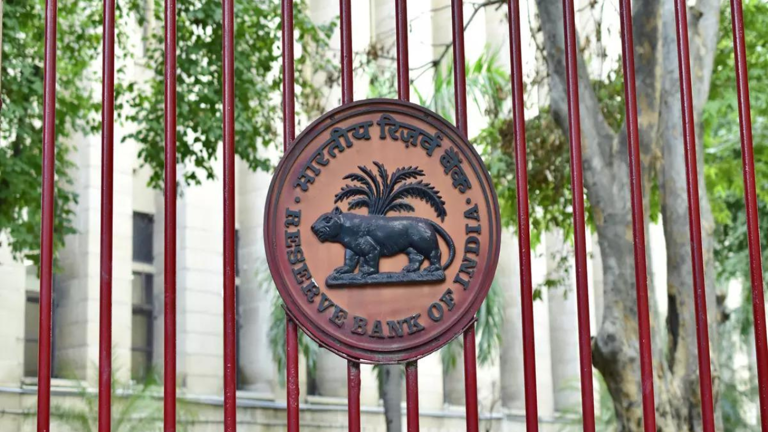 RBI announces record Rs 2.87 lakh crore dividend payout to Centre ...