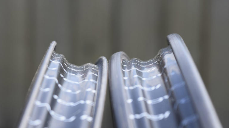 Crashes, controversy, compatibility issues: What is the hookless rim ...
