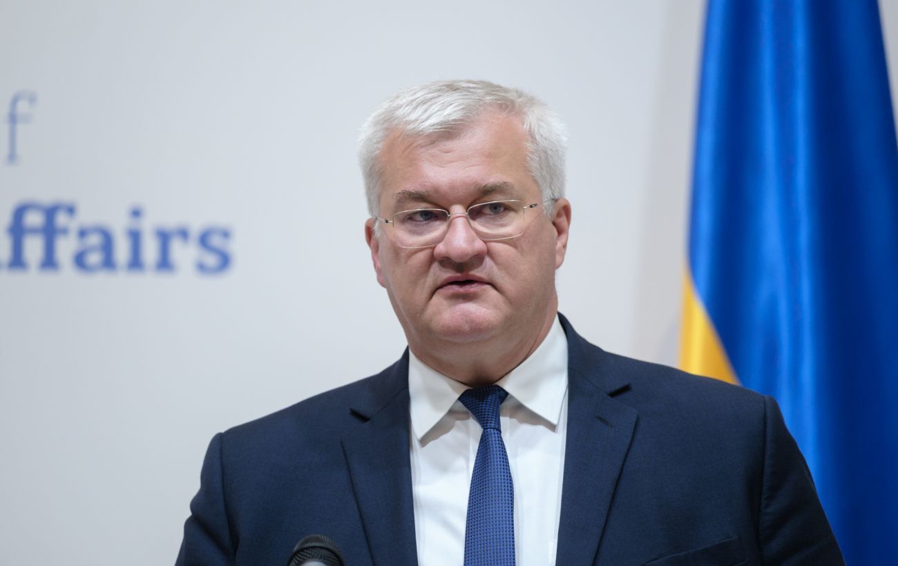 Ukraine's foreign minister holds first meeting with Hungary's new ...